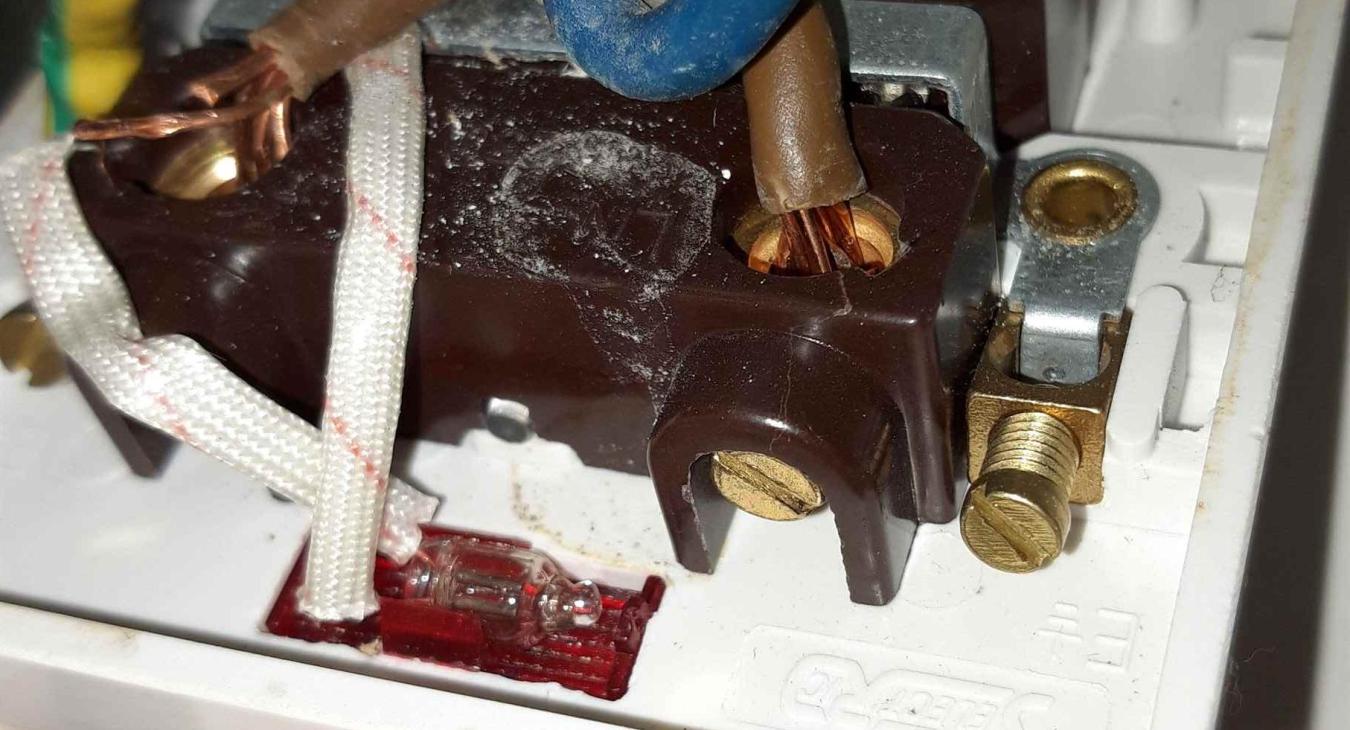 Shower switch with poor installation can easily cause dangerous situations